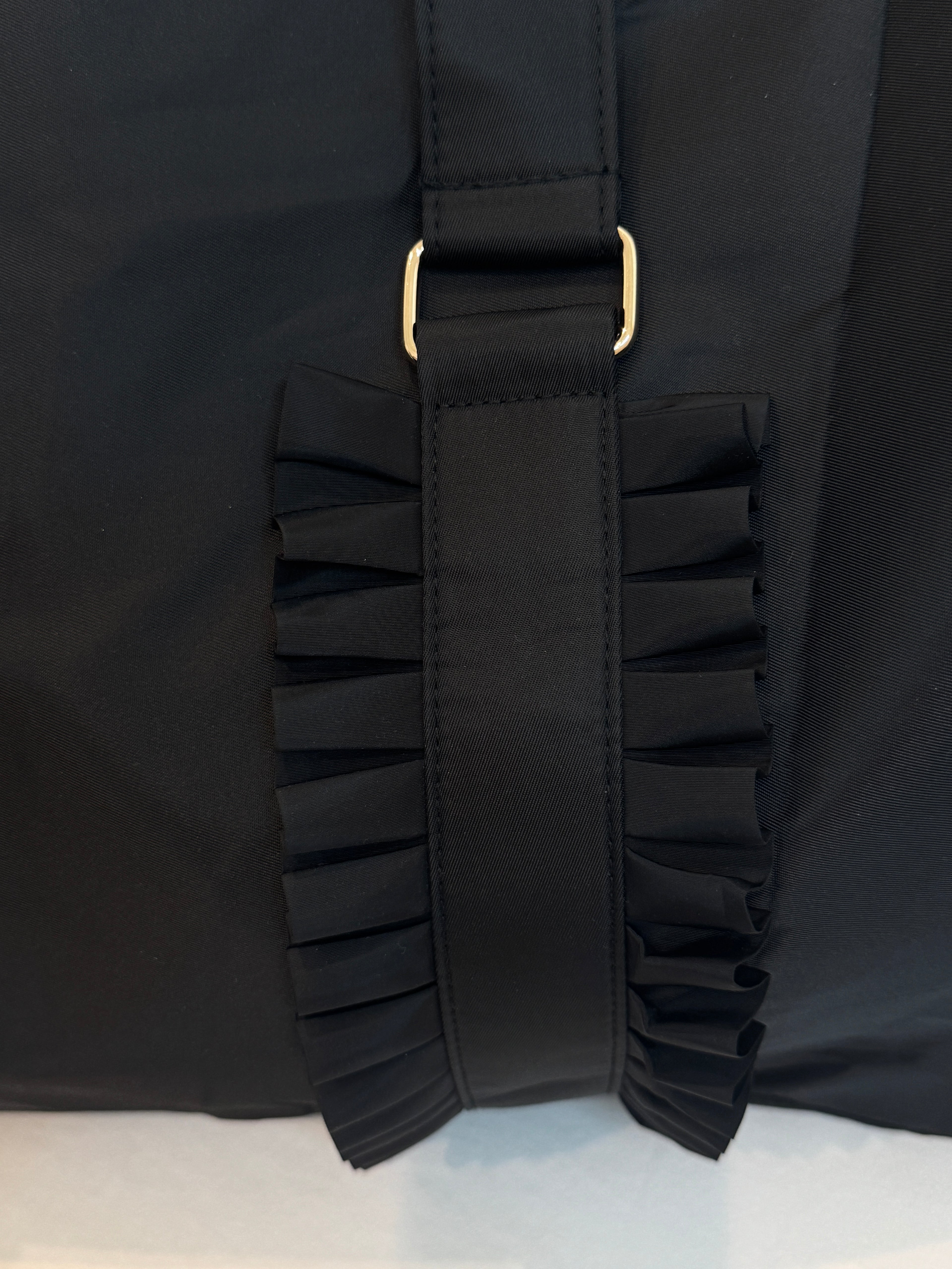 beade Ruffle Travel bag